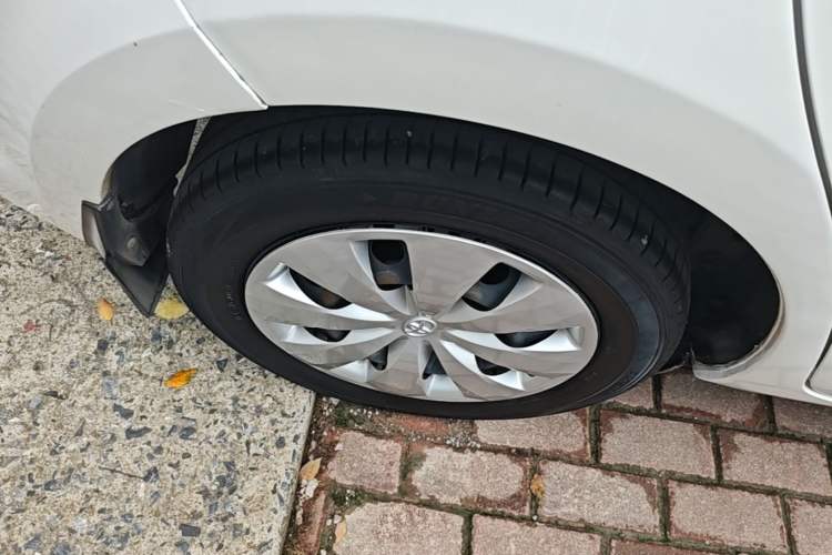 Used Toyota YARiS L Zhi Xuan 2015 1.5E Automatic Charm Edition Right Rear Wheel Hub