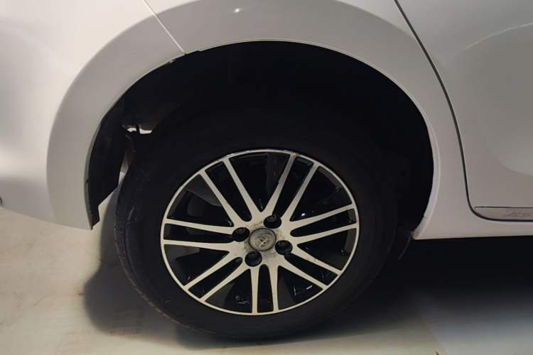 Used Toyota YARiS L Zhi Xuan 2015 1.5E Automatic Charm Edition Right Rear Wheel Hub