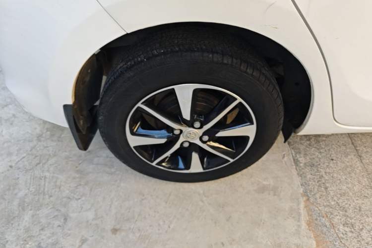 Used Toyota YARiS L Zhi Xuan 2015 1.5E Automatic Charm Edition Right Rear Wheel Hub