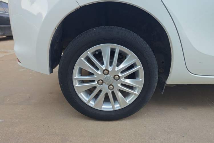 Used Toyota YARiS L Zhi Xuan 2015 1.5E Automatic Charm Edition Right Rear Wheel Hub