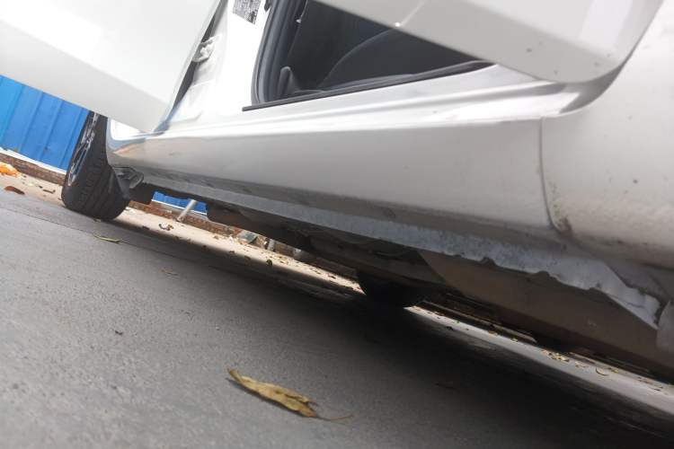 Used Toyota YARiS L Zhi Xuan 2015 1.5E Automatic Charm Edition Right Side Sill