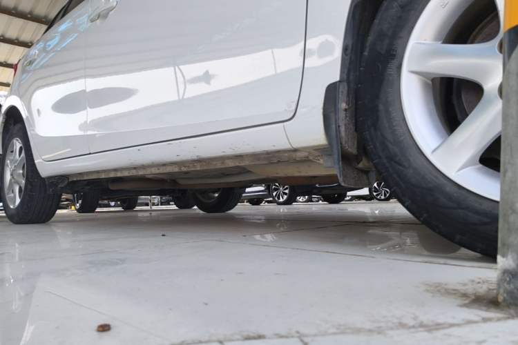 Used Toyota YARiS L Zhi Xuan 2015 1.5E Automatic Charm Edition Right Side Sill