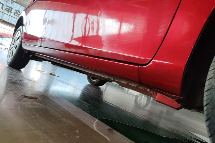 Used Toyota YARiS L Zhi Xuan 2015 1.5E Automatic Charm Edition Right Side Sill