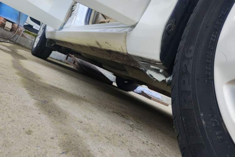 Used Toyota YARiS L Zhi Xuan 2015 1.5E Automatic Charm Edition Right Side Sill