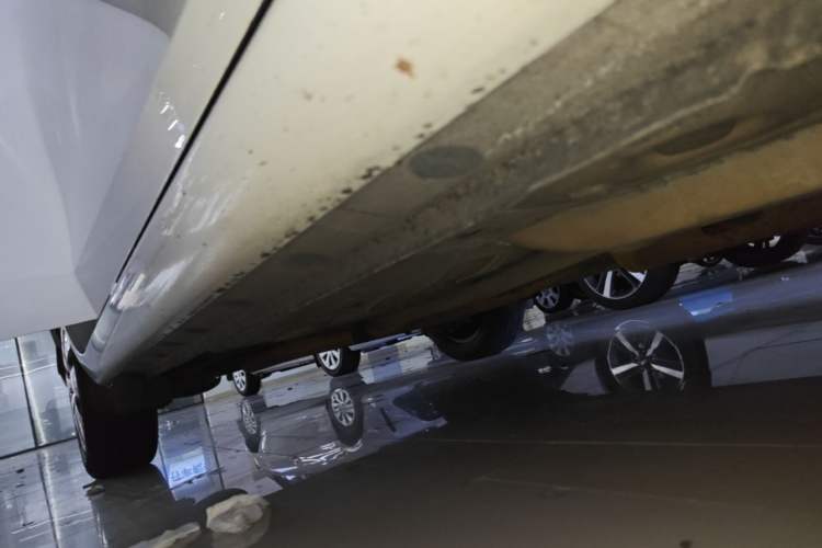 Used Toyota YARiS L Zhi Xuan 2015 1.5E Automatic Charm Edition Right Side Sill