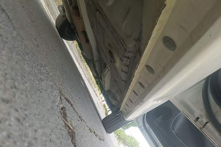 Used Toyota YARiS L Zhi Xuan 2015 1.5E Automatic Charm Edition Right Side Sill