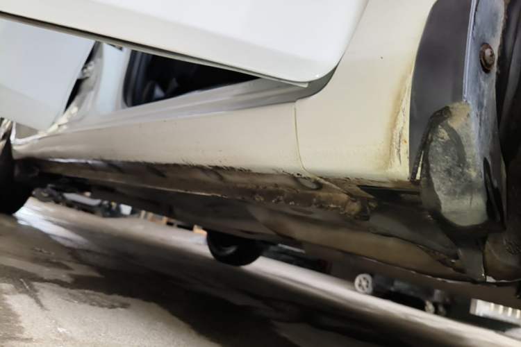 Used Toyota YARiS L Zhi Xuan 2015 1.5E Automatic Charm Edition Right Side Sill