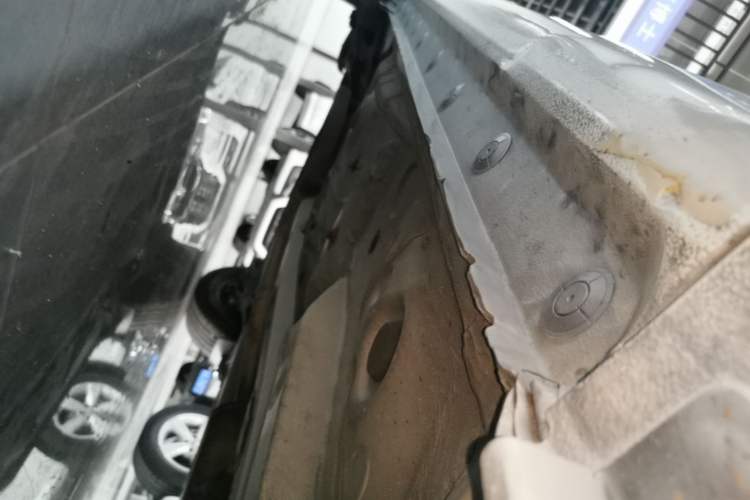 Used Toyota YARiS L Zhi Xuan 2015 1.5E Automatic Charm Edition Right Side Sill