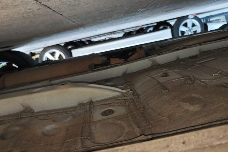 Used Toyota YARiS L Zhi Xuan 2015 1.5E Automatic Charm Edition Right Side Sill