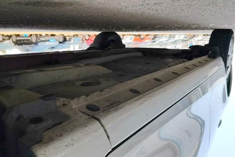 Used Toyota YARiS L Zhi Xuan 2015 1.5E Automatic Charm Edition Right Side Sill