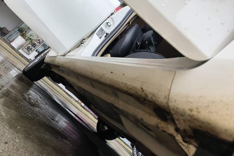 Used Toyota YARiS L Zhi Xuan 2015 1.5E Automatic Charm Edition Right Side Sill