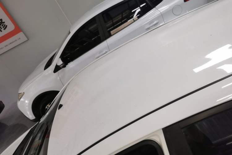 Used Toyota YARiS L Zhi Xuan 2015 1.5E Automatic Charm Edition Roof