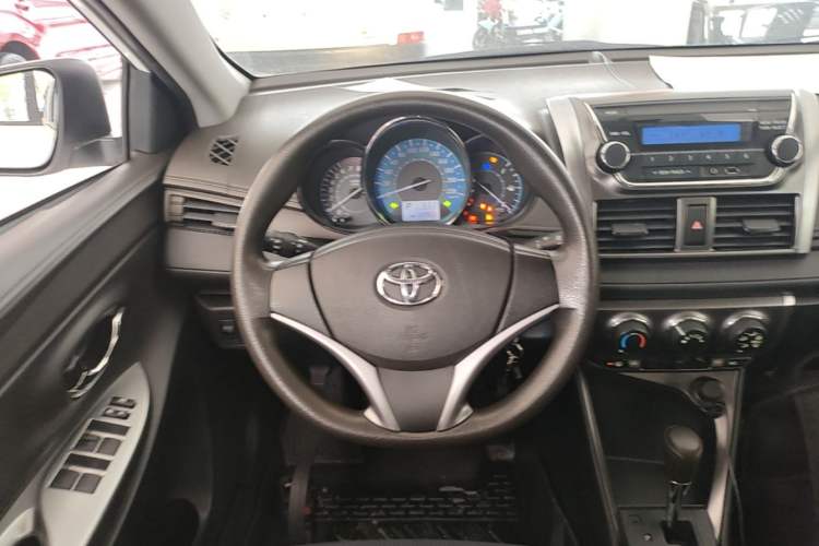 Used Toyota YARiS L Zhi Xuan 2015 1.5E Automatic Charm Edition Steering Wheel
