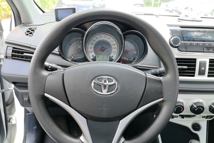 Used Toyota YARiS L Zhi Xuan 2015 1.5G Automatic Xuan Dong Sunroof Special Edition Steering Wheel