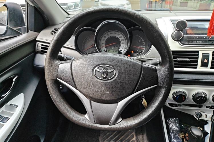 Used Toyota YARiS L Zhi Xuan 2015 1.5G Automatic Xuan Dong Sunroof Special Edition Steering Wheel