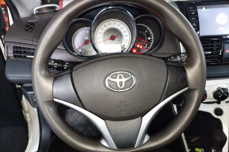 Used Toyota YARiS L Zhi Xuan 2015 1.5G Automatic Xuan Dong Sunroof Special Edition Steering Wheel