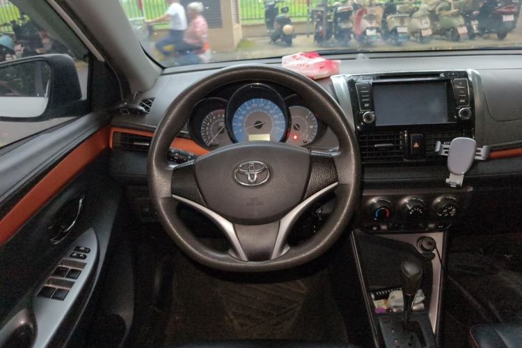 Used Toyota YARiS L Zhi Xuan 2015 1.5E Automatic Charm Edition Steering Wheel