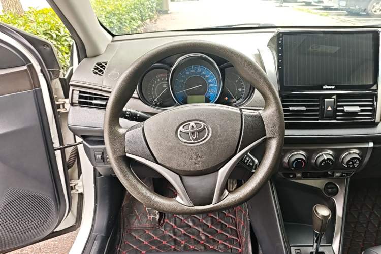 Used Toyota YARiS L Zhi Xuan 2015 1.5E Automatic Charm Edition Steering Wheel