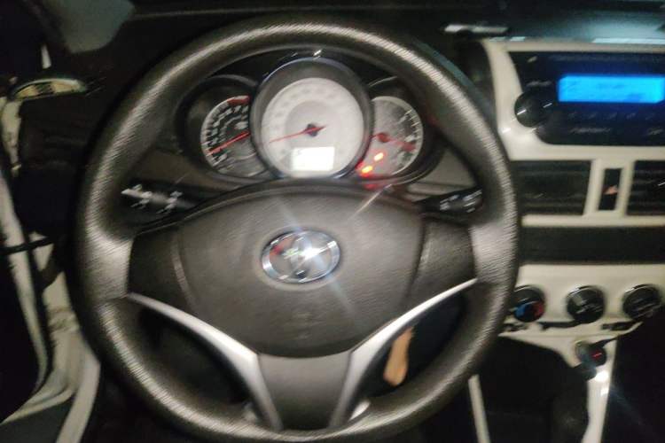 Used Toyota YARiS L Zhi Xuan 2015 1.5G Automatic Xuan Dong Sunroof Special Edition Steering Wheel