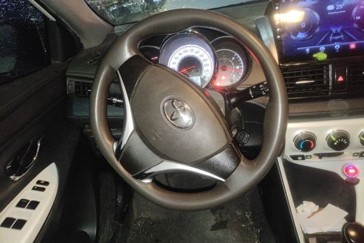 Used Toyota YARiS L Zhi Xuan 2015 1.5G Automatic Xuan Dong Sunroof Special Edition Steering Wheel