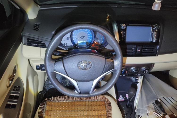 Used Toyota YARiS L Zhi Xuan 2015 1.5E Automatic Charm Edition Steering Wheel