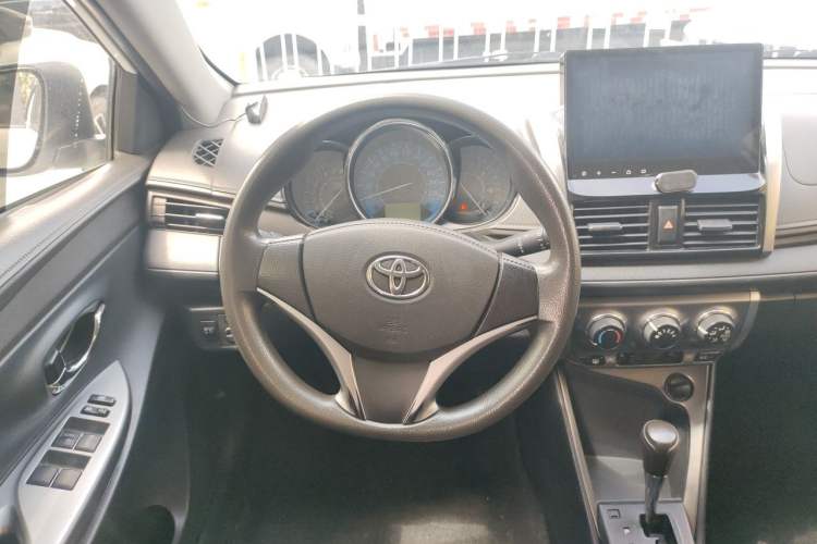 Used Toyota YARiS L Zhi Xuan 2015 1.5E Automatic Charm Edition Steering Wheel