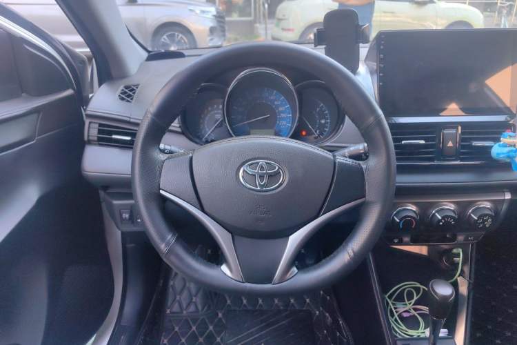 Used Toyota YARiS L Zhi Xuan 2015 1.5E Automatic Charm Edition Steering Wheel