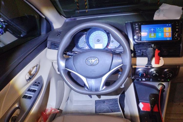 Used Toyota YARiS L Zhi Xuan 2015 1.5E Automatic Charm Edition Steering Wheel