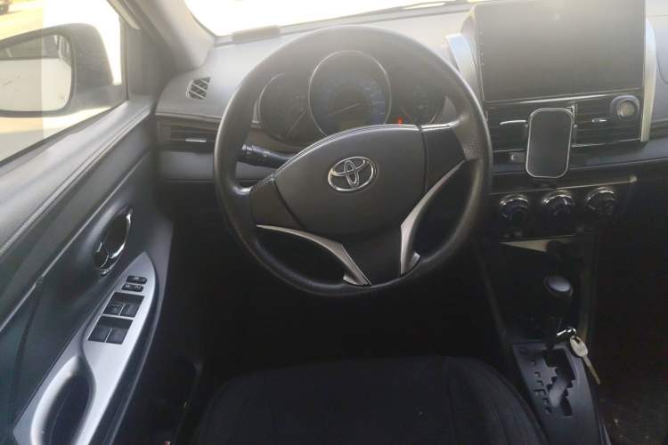 Used Toyota YARiS L Zhi Xuan 2015 1.5E Automatic Charm Edition Steering Wheel