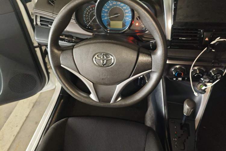 Used Toyota YARiS L Zhi Xuan 2015 1.5E Automatic Charm Edition Steering Wheel