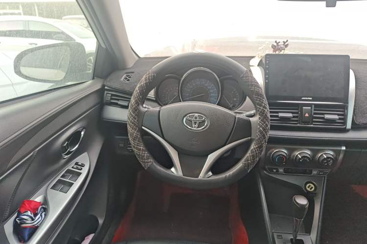 Used Toyota YARiS L Zhi Xuan 2015 1.5E Automatic Charm Edition Steering Wheel