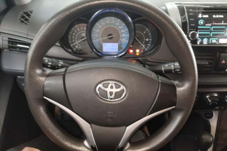 Used Toyota YARiS L Zhi Xuan 2015 1.5E Automatic Charm Edition Steering Wheel