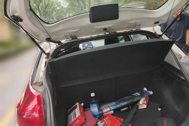 Used Toyota YARiS L Zhi Xuan 2015 1.5G Manual Xuan Dong Sunroof Special Edition Trunk