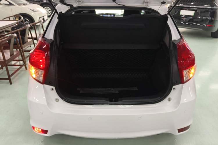 Used Toyota YARiS L Zhi Xuan 2015 1.5E Automatic Charm Edition Trunk