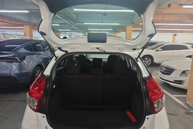 Used Toyota YARiS L Zhi Xuan 2015 1.5E Automatic Charm Edition Trunk