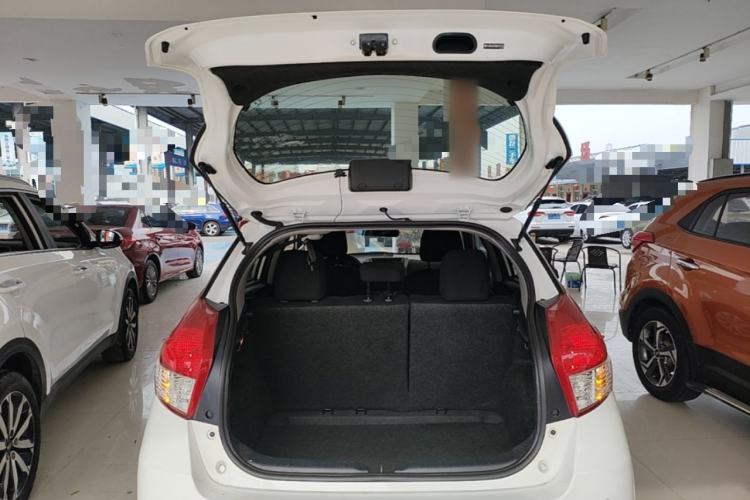 Used Toyota YARiS L Zhi Xuan 2015 1.5E Automatic Charm Edition Trunk