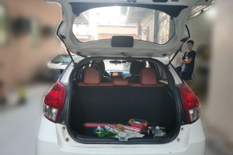 Used Toyota YARiS L Zhi Xuan 2015 1.5E Automatic Charm Edition Trunk