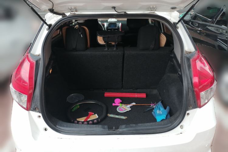 Used Toyota YARiS L Zhi Xuan 2015 1.5E Automatic Charm Edition Trunk