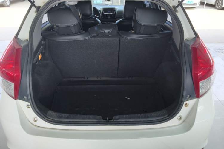 Used Toyota YARiS L Zhi Xuan 2015 1.5E Automatic Charm Edition Trunk