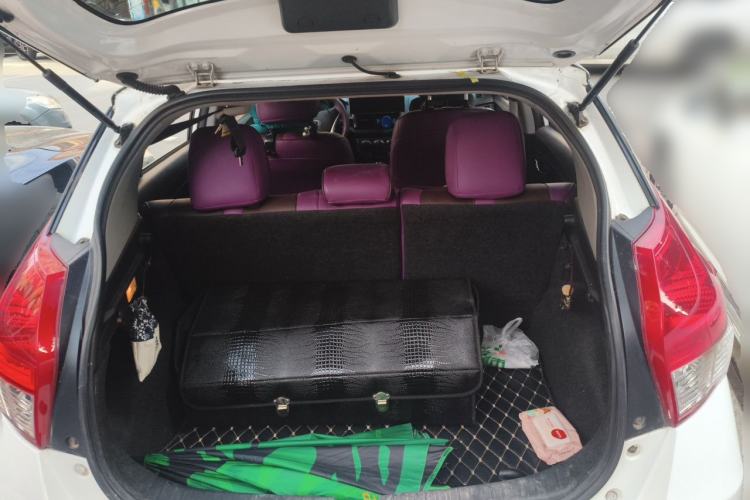 Used Toyota YARiS L Zhi Xuan 2015 1.5E Automatic Charm Edition Trunk