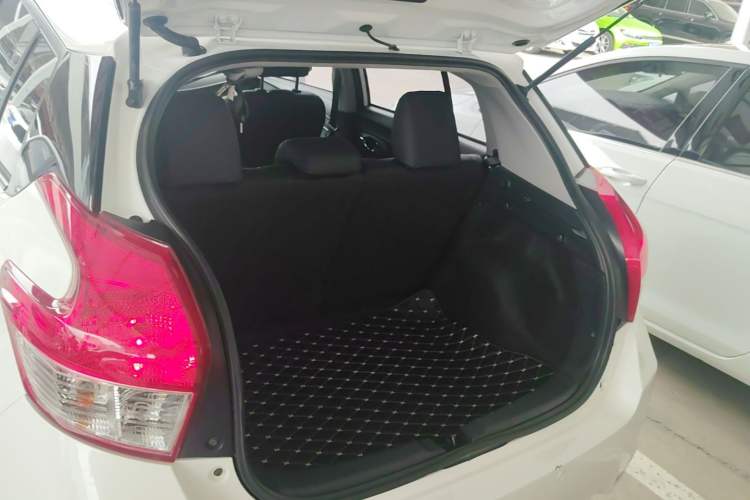 Used Toyota YARiS L Zhi Xuan 2015 1.5E Automatic Charm Edition Trunk