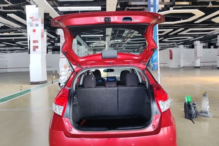 Used Toyota YARiS L Zhi Xuan 2015 1.5E Automatic Charm Edition Trunk