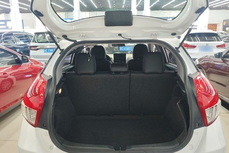 Used Toyota YARiS L Zhi Xuan 2015 1.5E Automatic Charm Edition Trunk