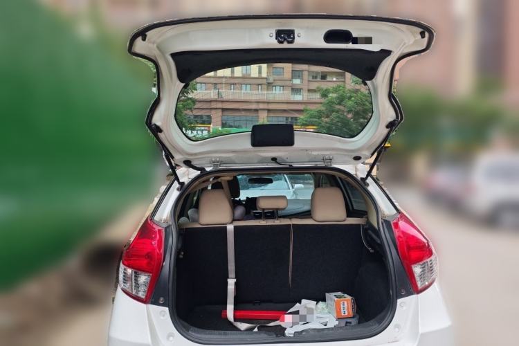 Used Toyota YARiS L Zhi Xuan 2015 1.5E Automatic Charm Edition Trunk