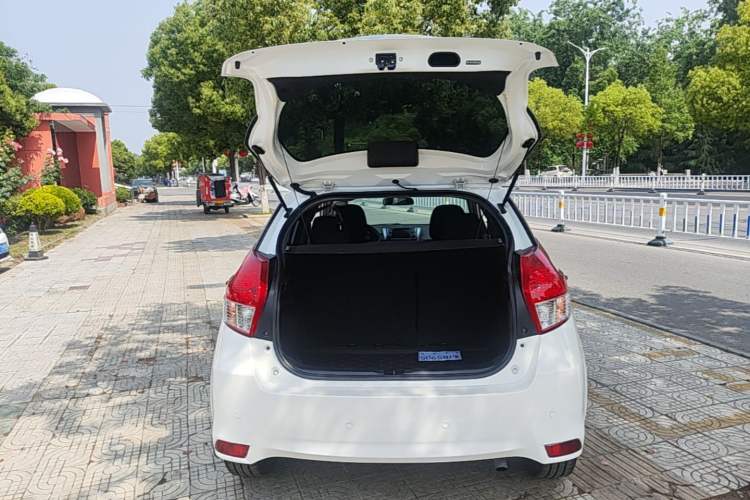 Used Toyota YARiS L Zhi Xuan 2015 1.5E Automatic Charm Edition Trunk