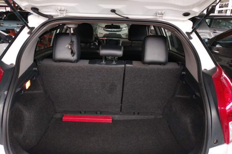 Used Toyota YARiS L Zhi Xuan 2015 1.5G Automatic Xuan Dong Sunroof Special Edition Trunk