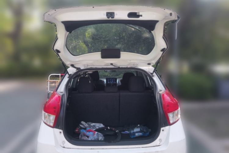 Used Toyota YARiS L Zhi Xuan 2015 1.5E Automatic Charm Edition Trunk