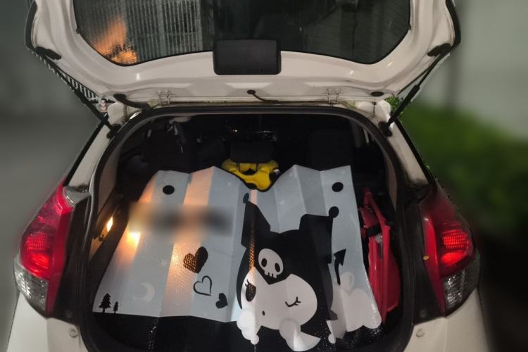Used Toyota YARiS L Zhi Xuan 2015 1.5E Automatic Charm Edition Trunk