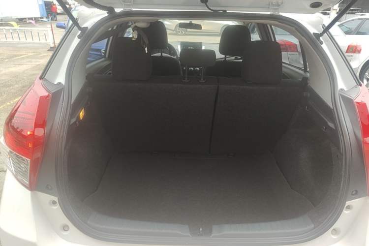 Used Toyota YARiS L Zhi Xuan 2015 1.5E Automatic Charm Edition Trunk