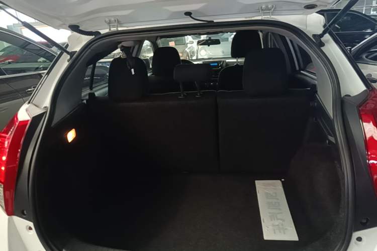 Used Toyota YARiS L Zhi Xuan 2015 1.5E Automatic Charm Edition Trunk